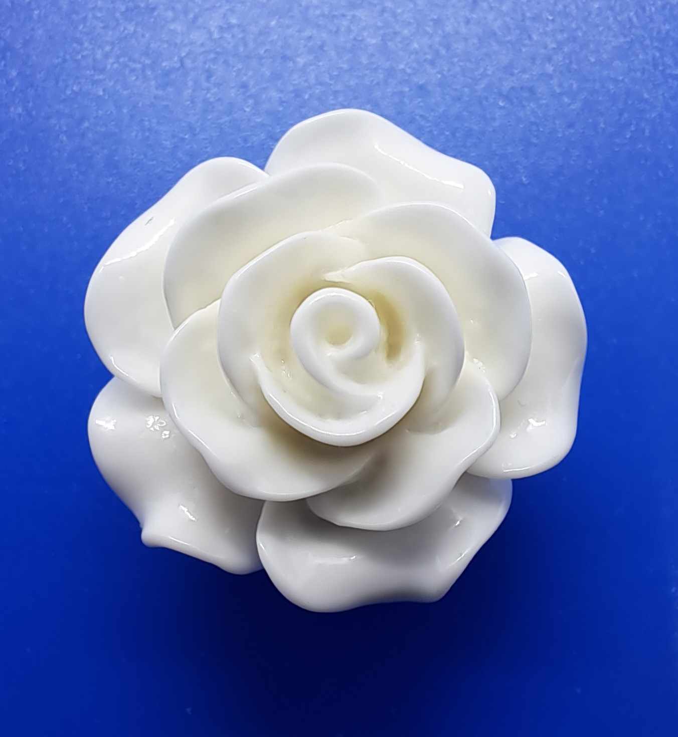 White 3D Resin Rose 20mm