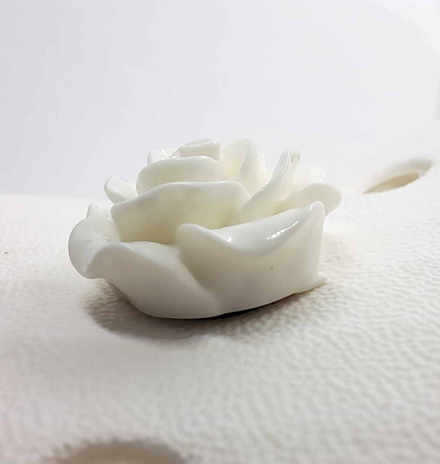 White 3D Resin Rose 20mm