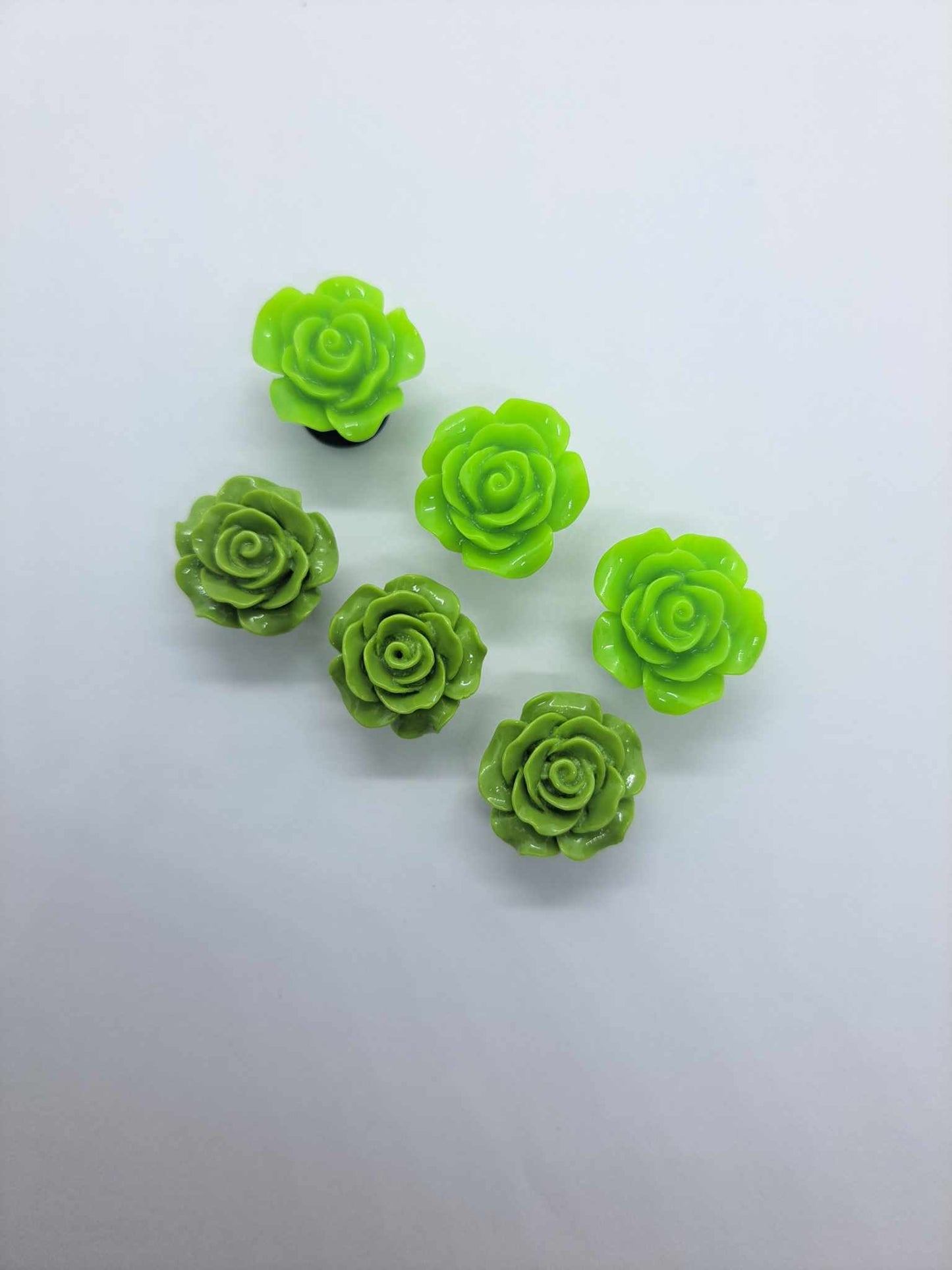 6PCS Shades of Green 20mm Resin Roses