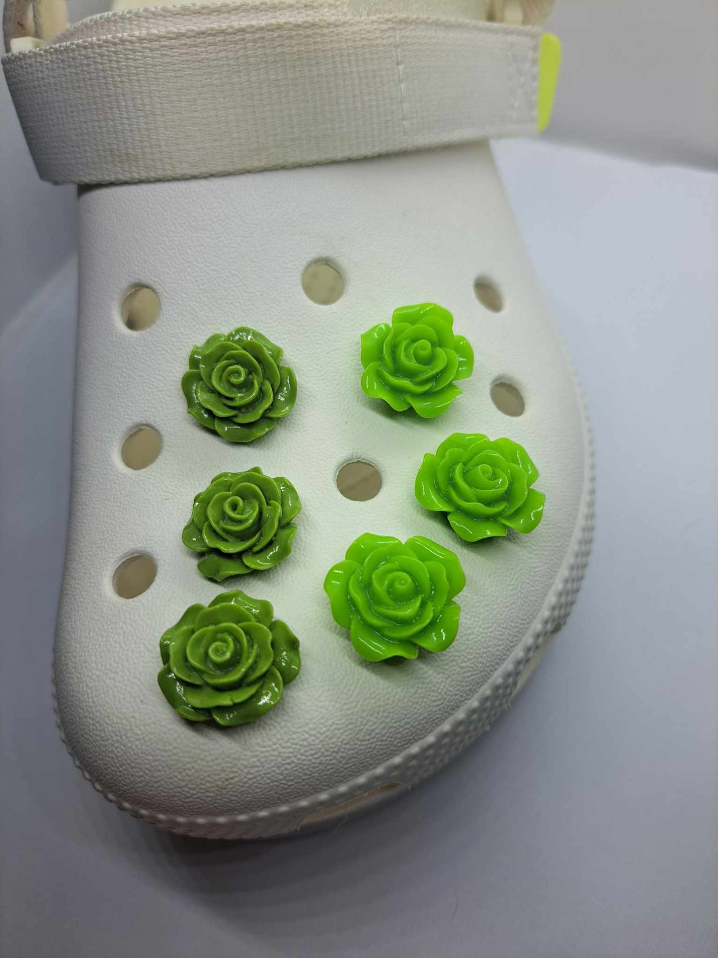 6PCS Shades of Green 20mm Resin Roses