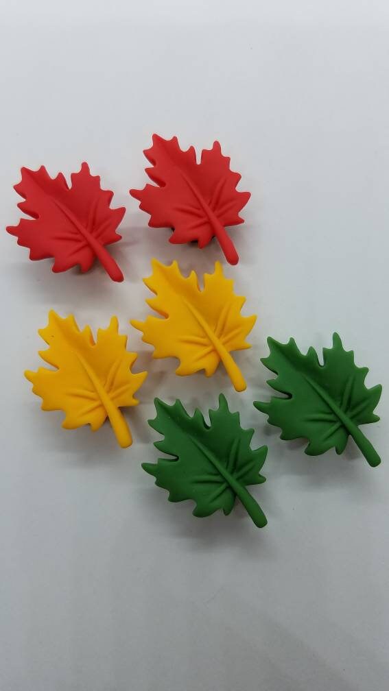 6PC Fall Maple Leaves 30mm x 21mm